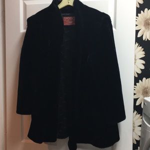 ****Priced to SELL***. Sasson Faux Fur Coat